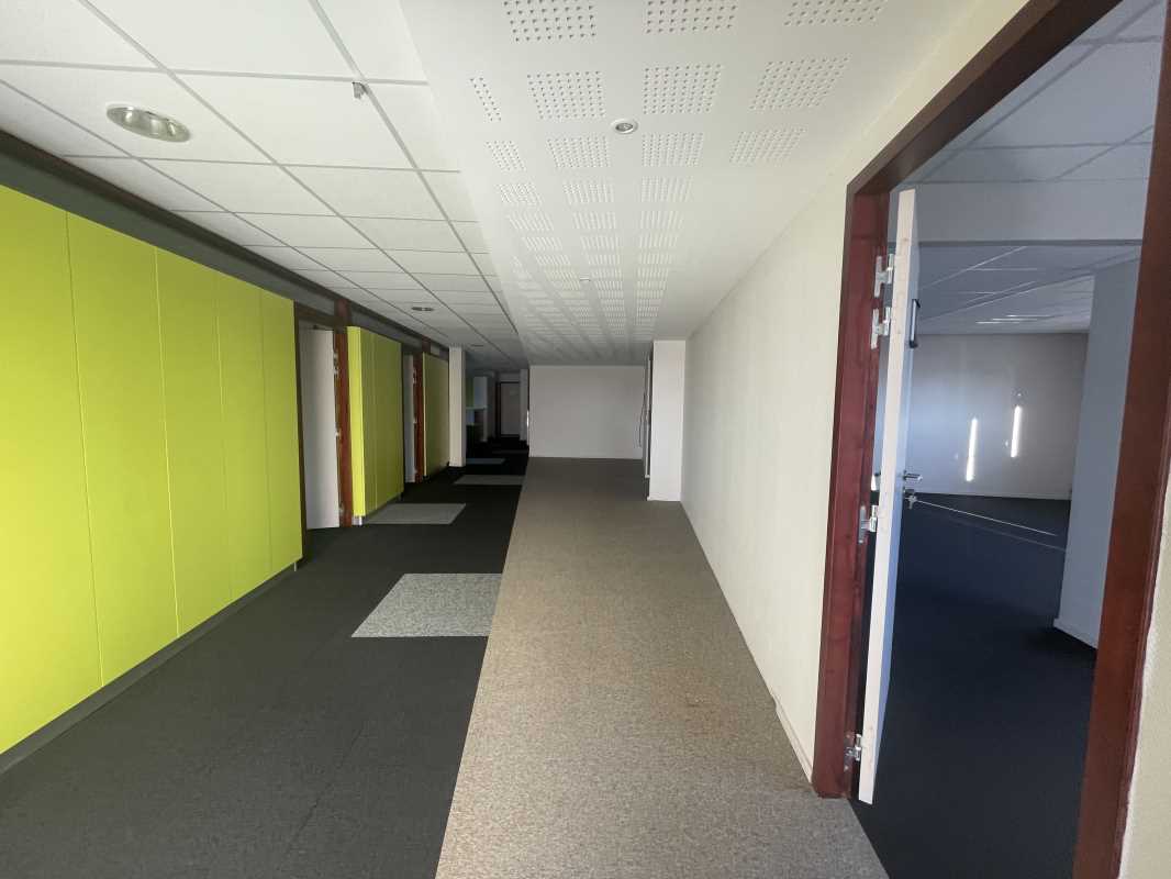 Visuel 10 de l'annonce : À louer : Bureaux de 171 m² au coeur du port de commerce à Brest