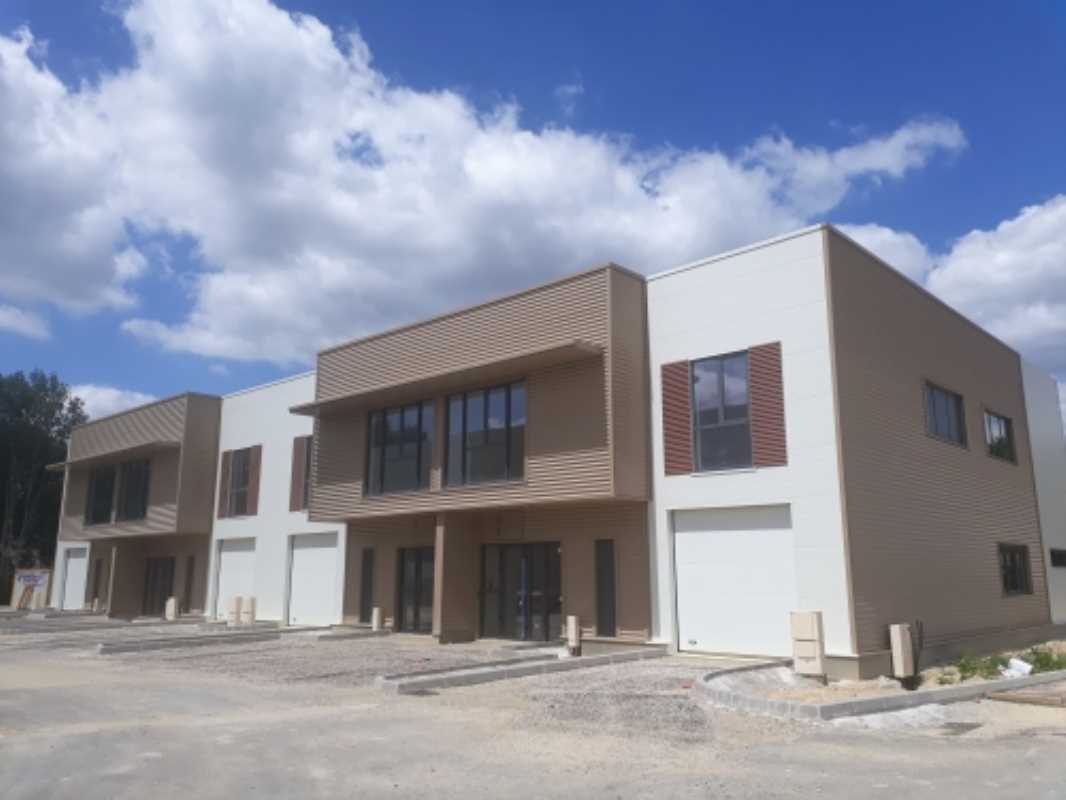 Photo du bien : à Vendre Locaux d'activité 77600 BUSSY SAINT GEORGES offre (...)