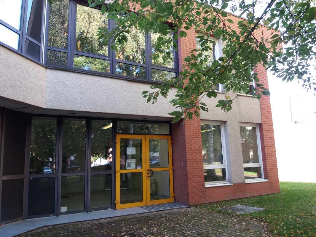 Photo du bien : à Louer Activités et Bureaux 78180 MONTIGNY LE BRETONNEUX offre (...)