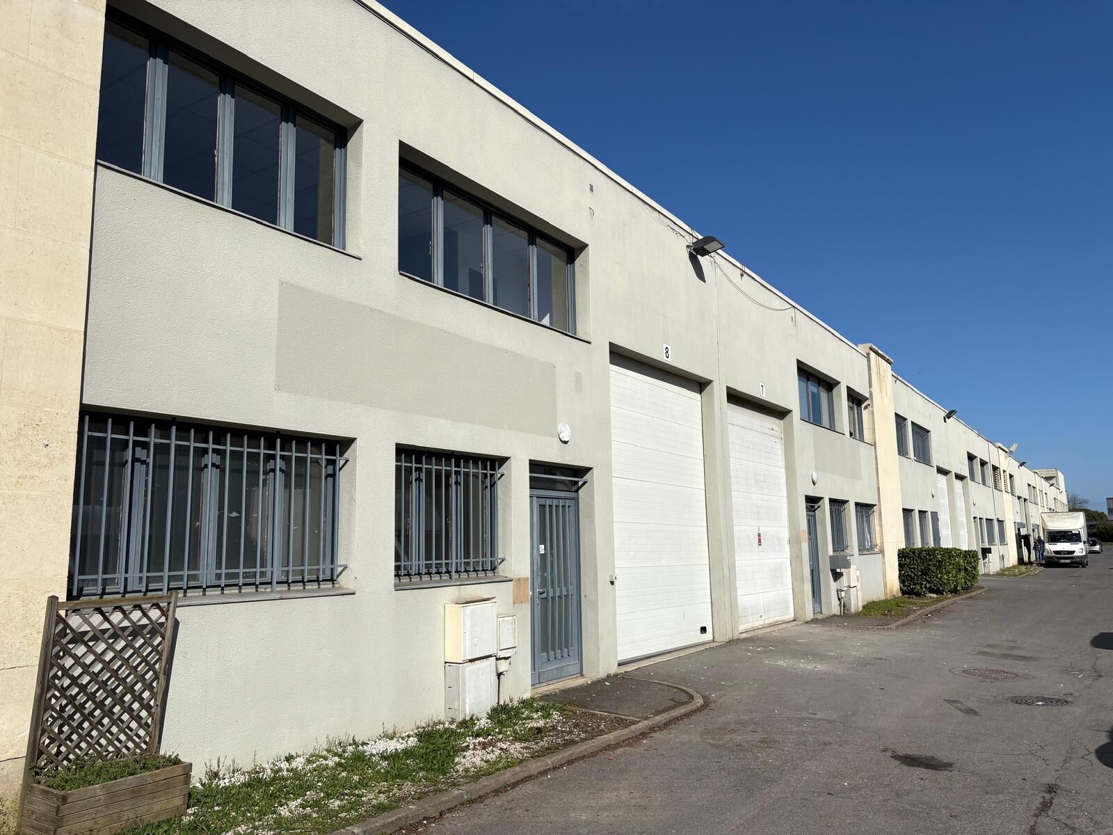 Entrepôt / Activité à louer - Émerainville (77184) - 1128 m² - 7 896 €/mois