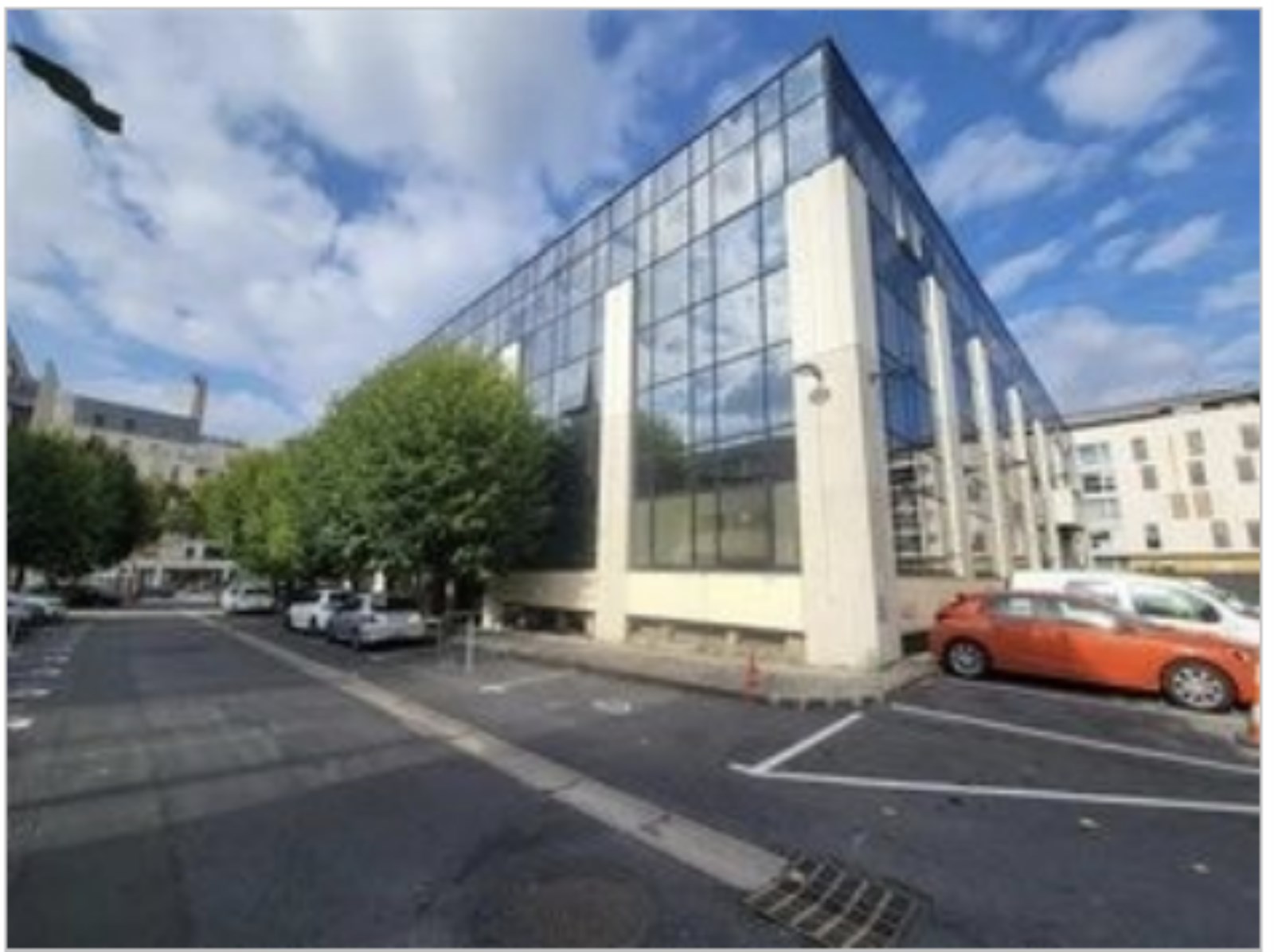 BUREAUX À LOUER 3 339 m² divisibles à partir de 252 m²