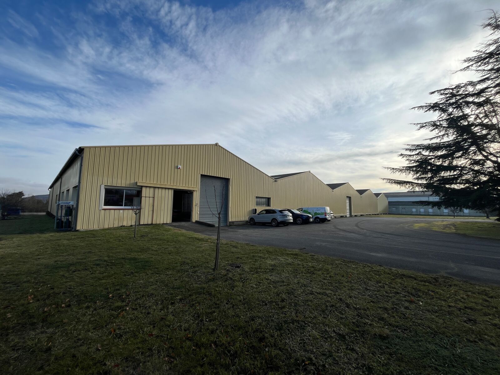 Entrepôts - 09600 LAROQUE D'OLMES