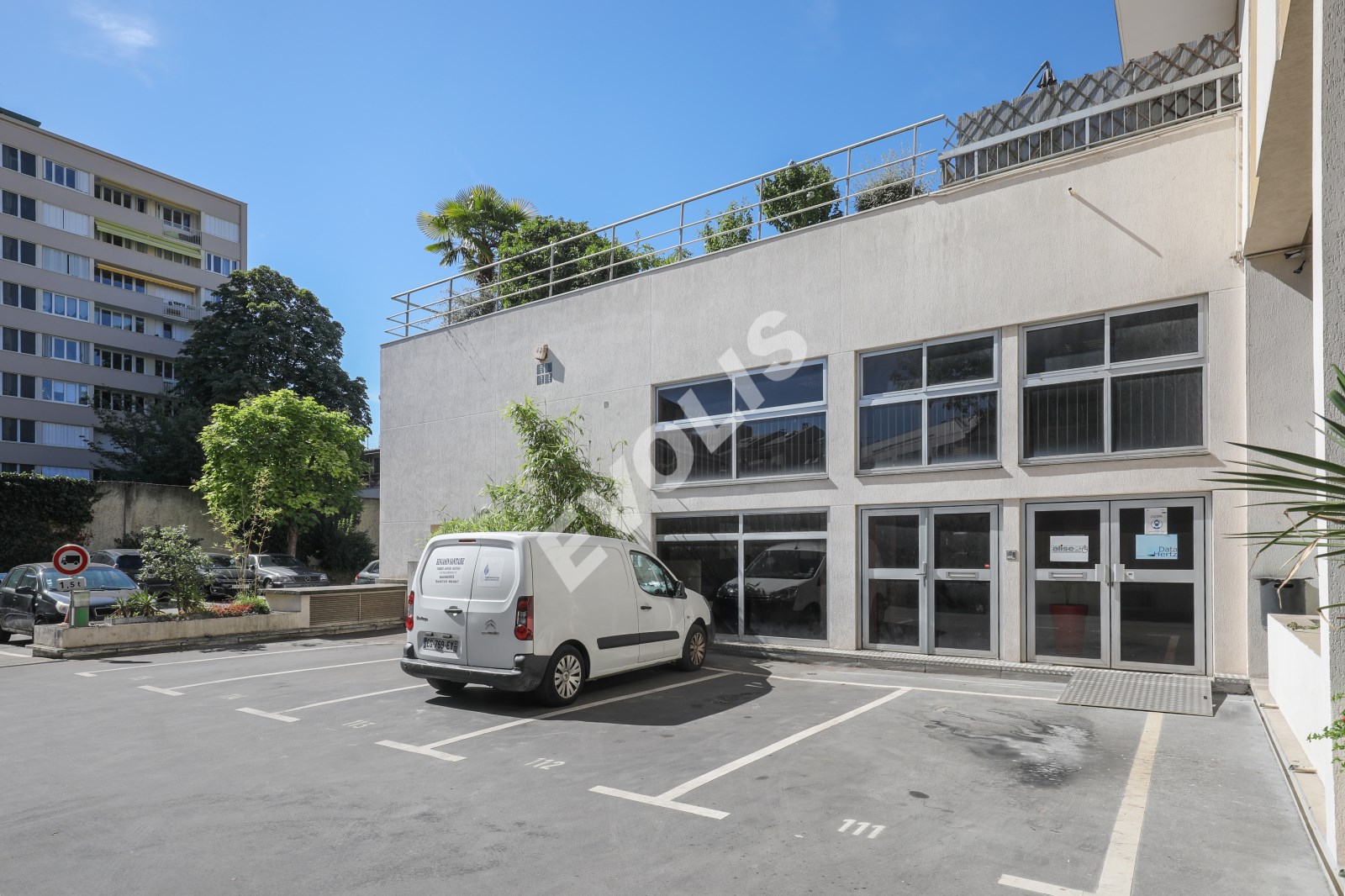 Bureaux ERPable + parkings proche M13 ! - 