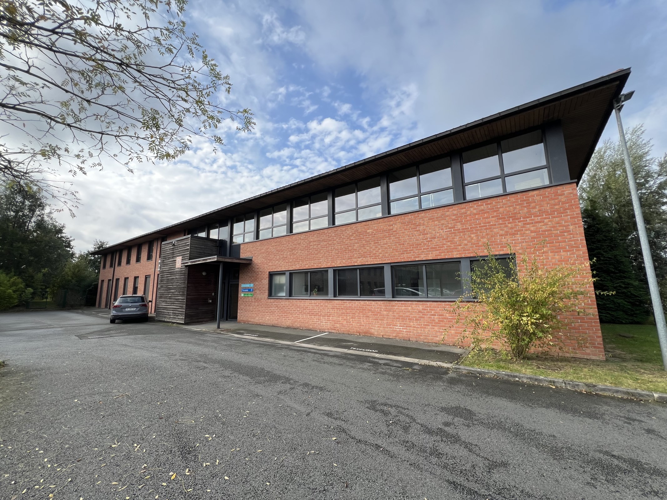 BUREAUX RENOVES ROCADE NORD OUEST - 