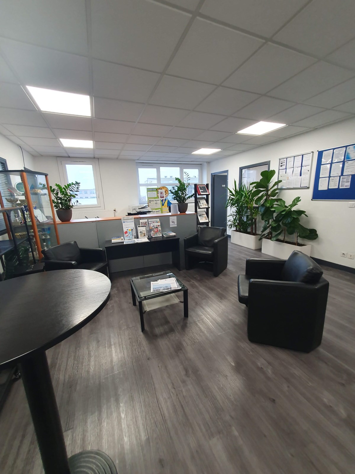 BUREAUX ET ACTIVITES A VENDRE - 