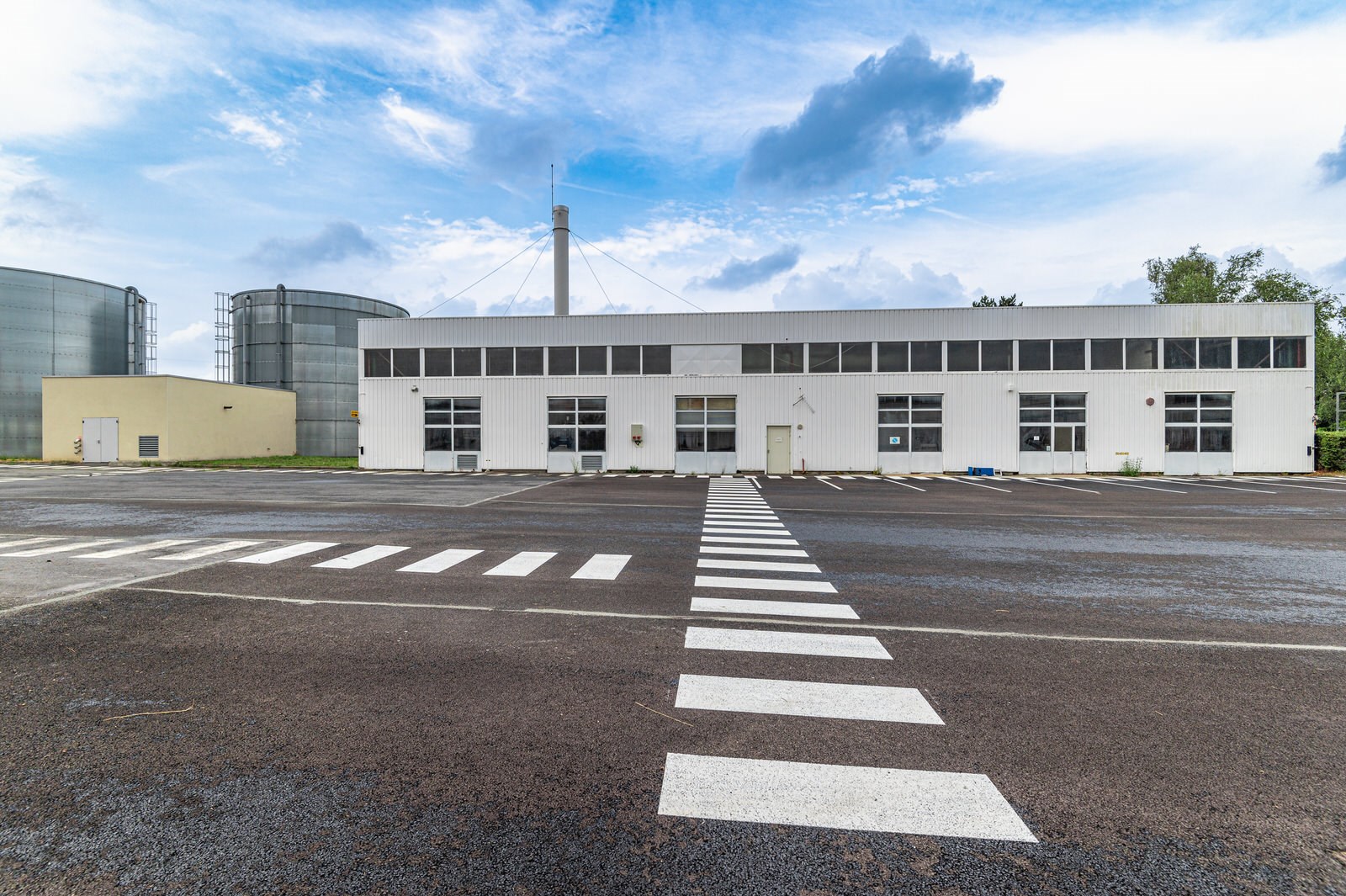 HAUTEUR DE 8 METRES - DISPONIBILITE IMMEDIATE - 