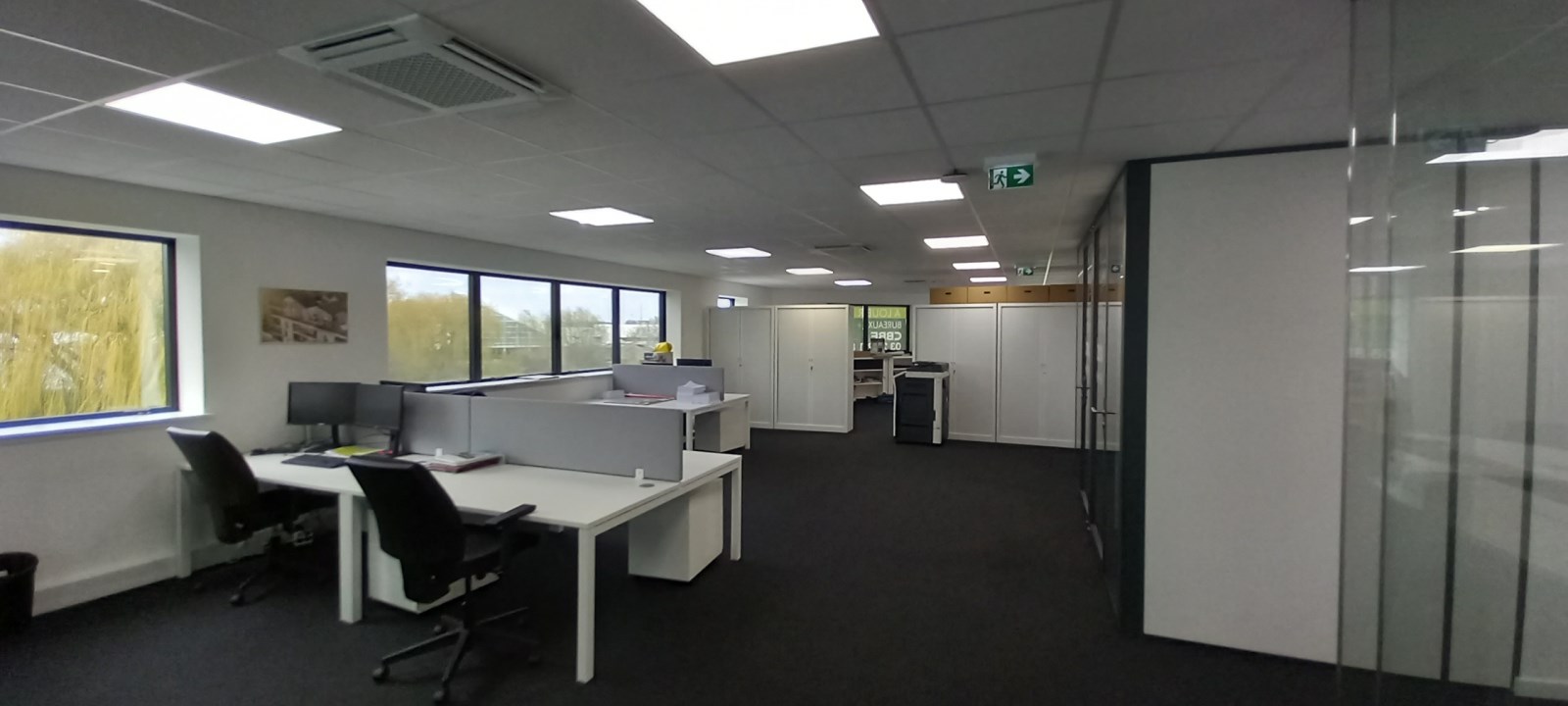 BUREAUX IDEALEMENT SITUES - 