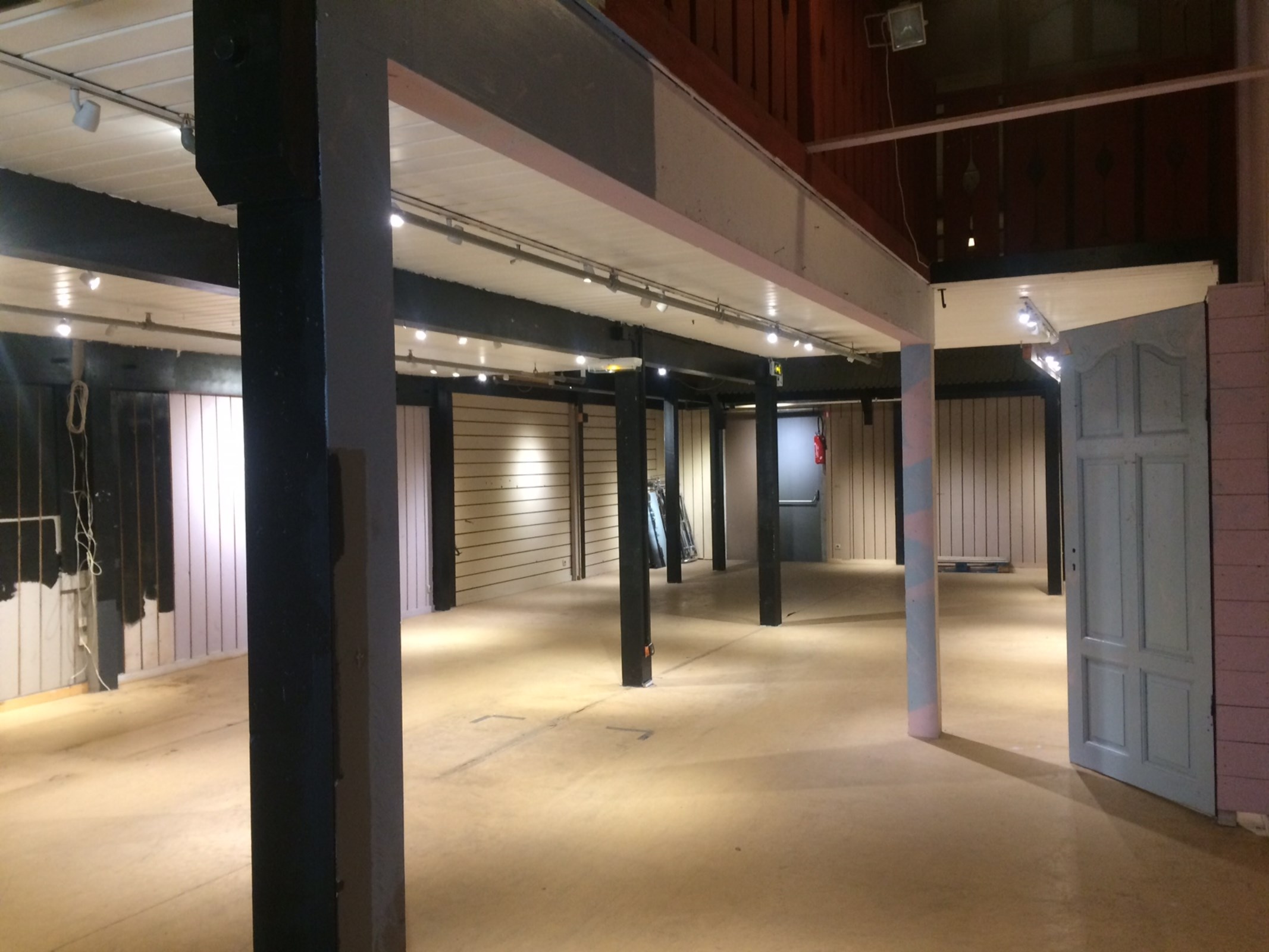 CENTRE COMMERCIAL RENOVE - 