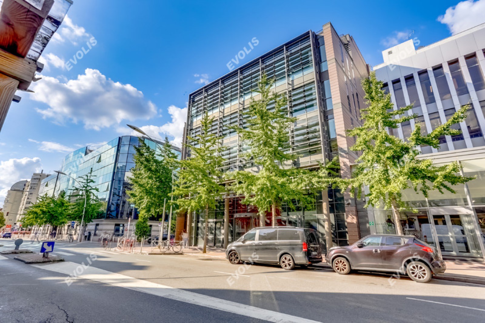 BUREAUX PORTES DE PARIS AVEC TERRASSE PRIVATIVE - 