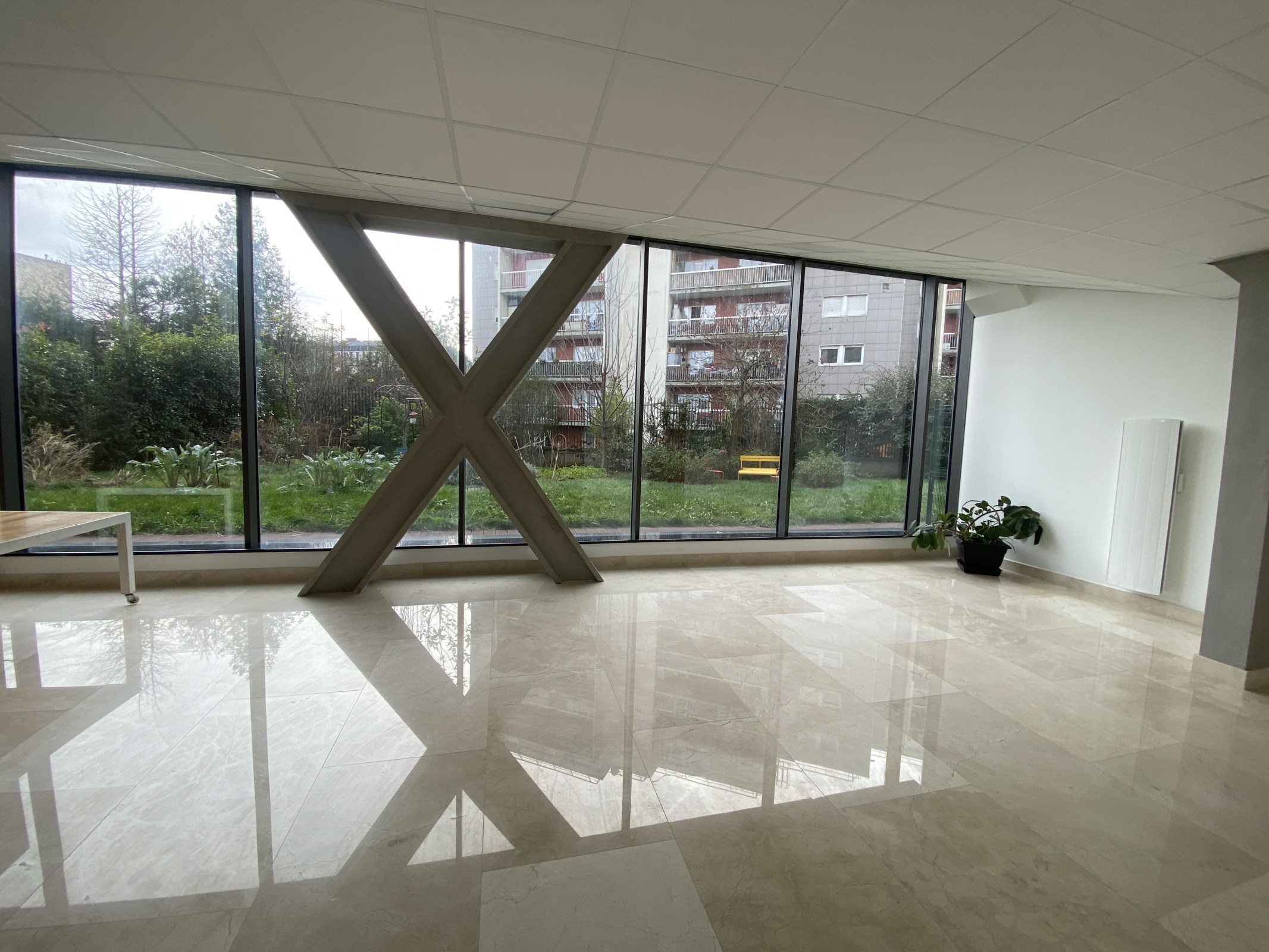 RARE SUR LE SECTEUR, 296 m² EN RDC