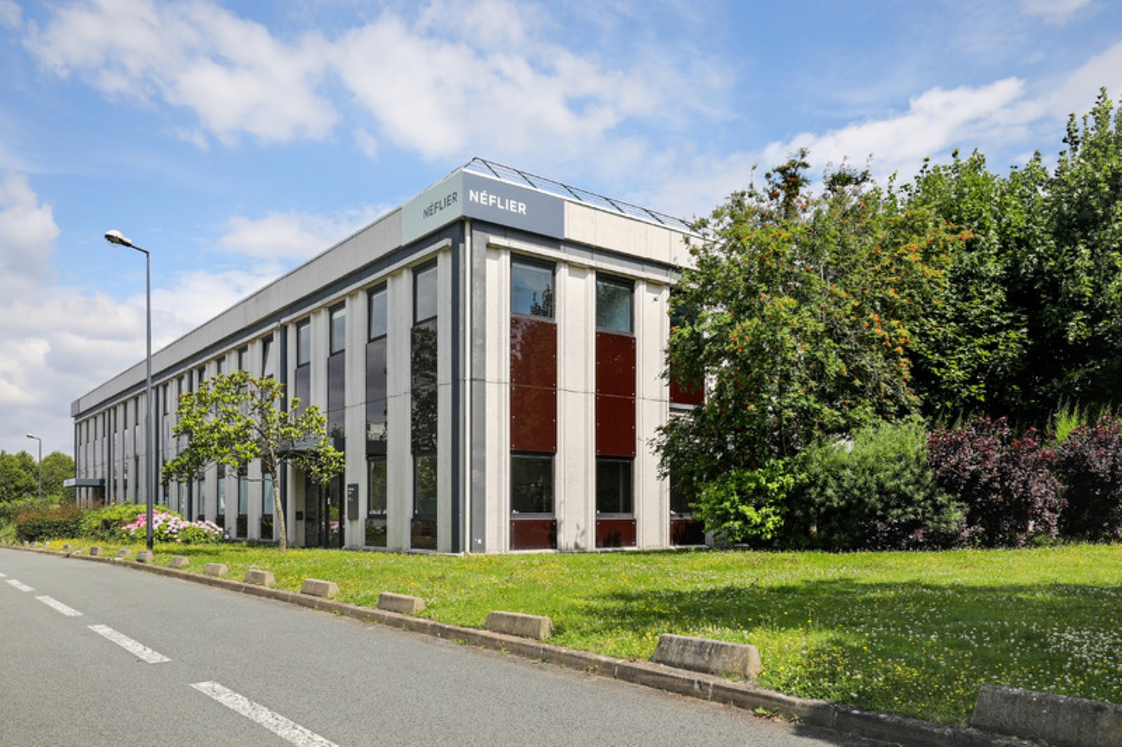 Bureaux et activités dans parc sécurisé - Surfaces de bureaux et activités avec services de proximités