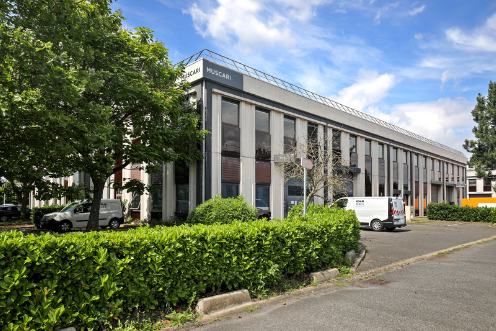 bureaux à louer avec services de proximités - Surfaces de bureaux dans un parc sécurisé avec services de proximités