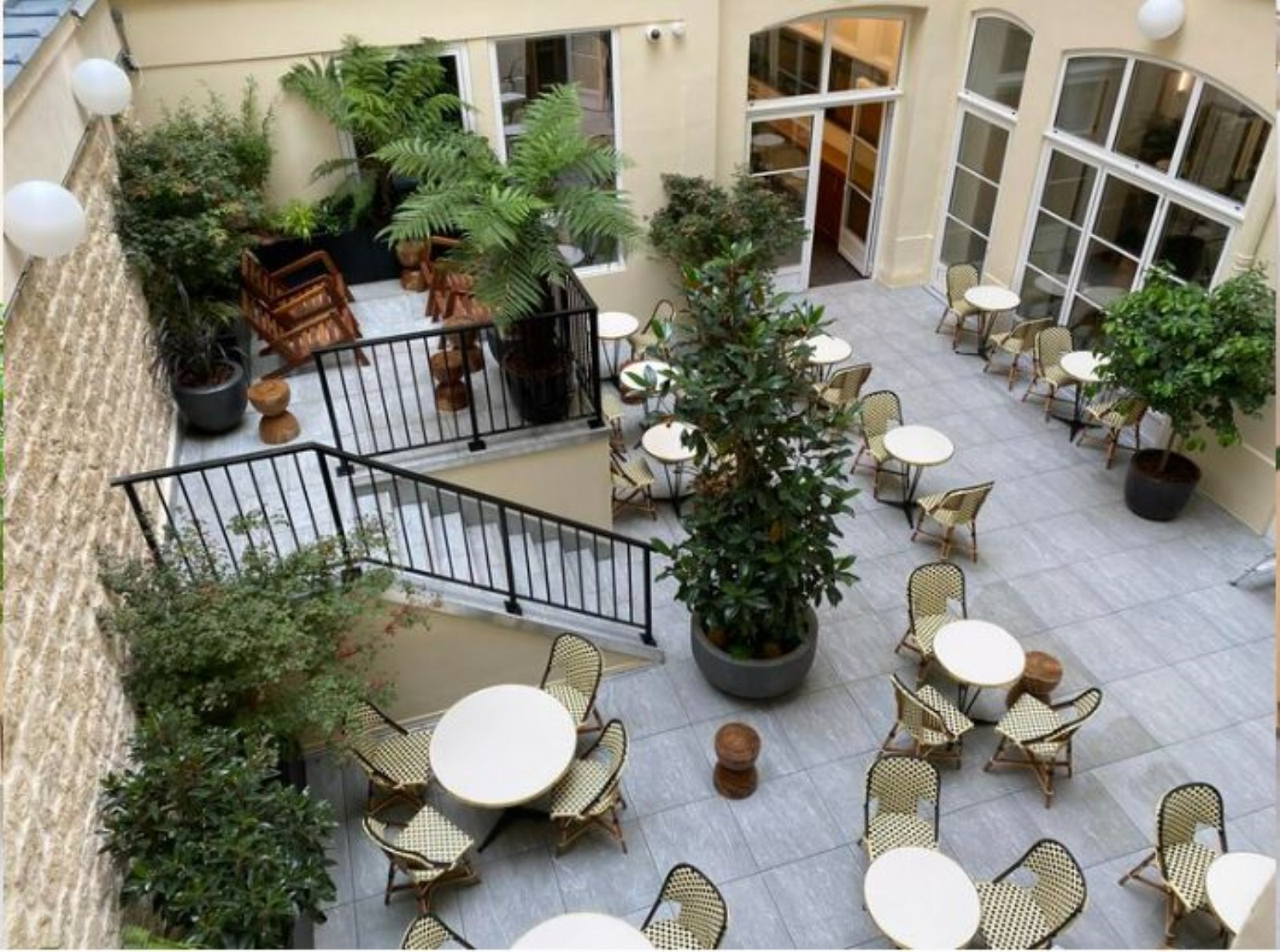 Restaurant terrasse - Bureaux avec restaurant terrasse, salle de fitness et parking