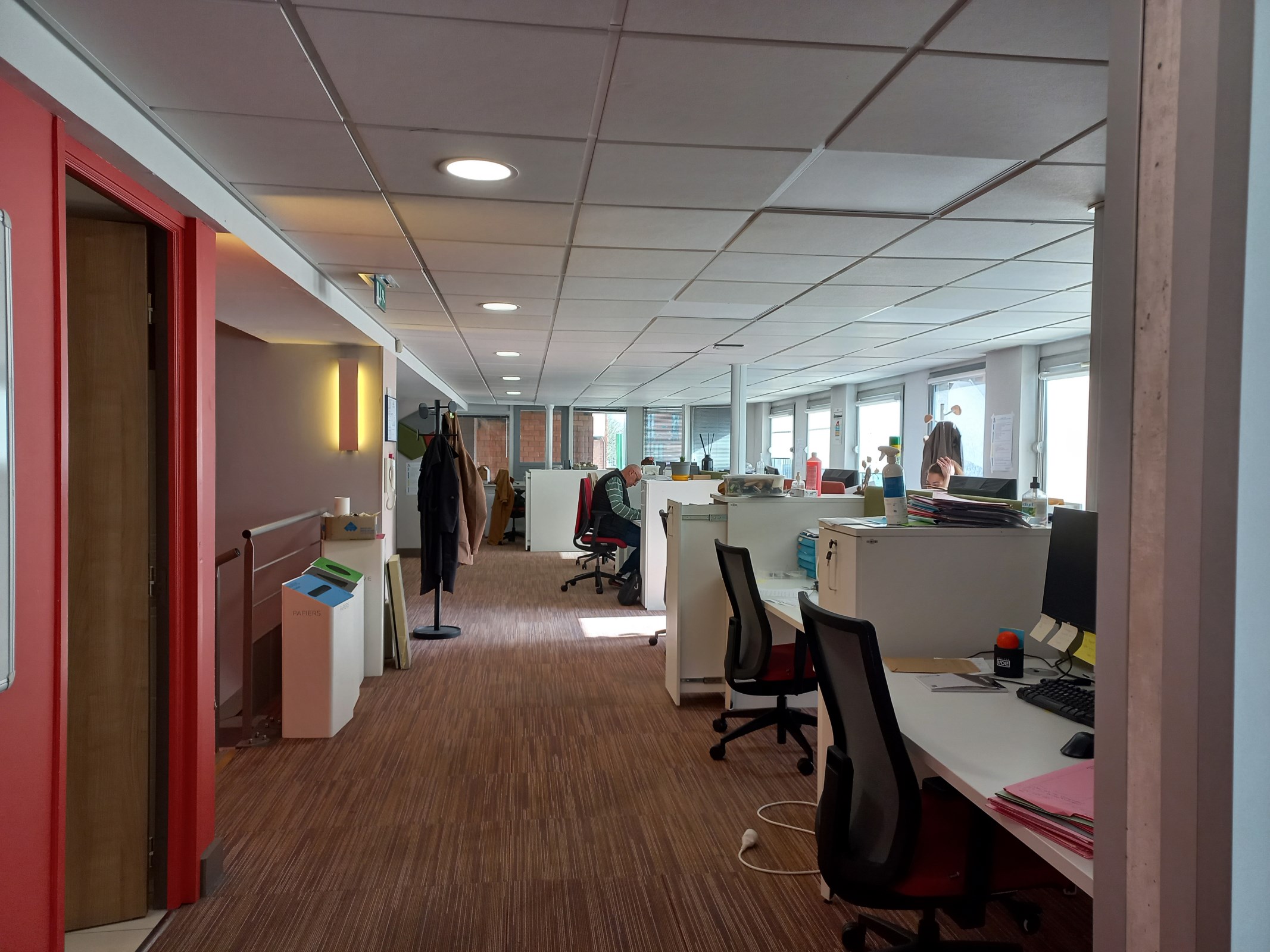 BUREAUX AU PIED DU METRO - 