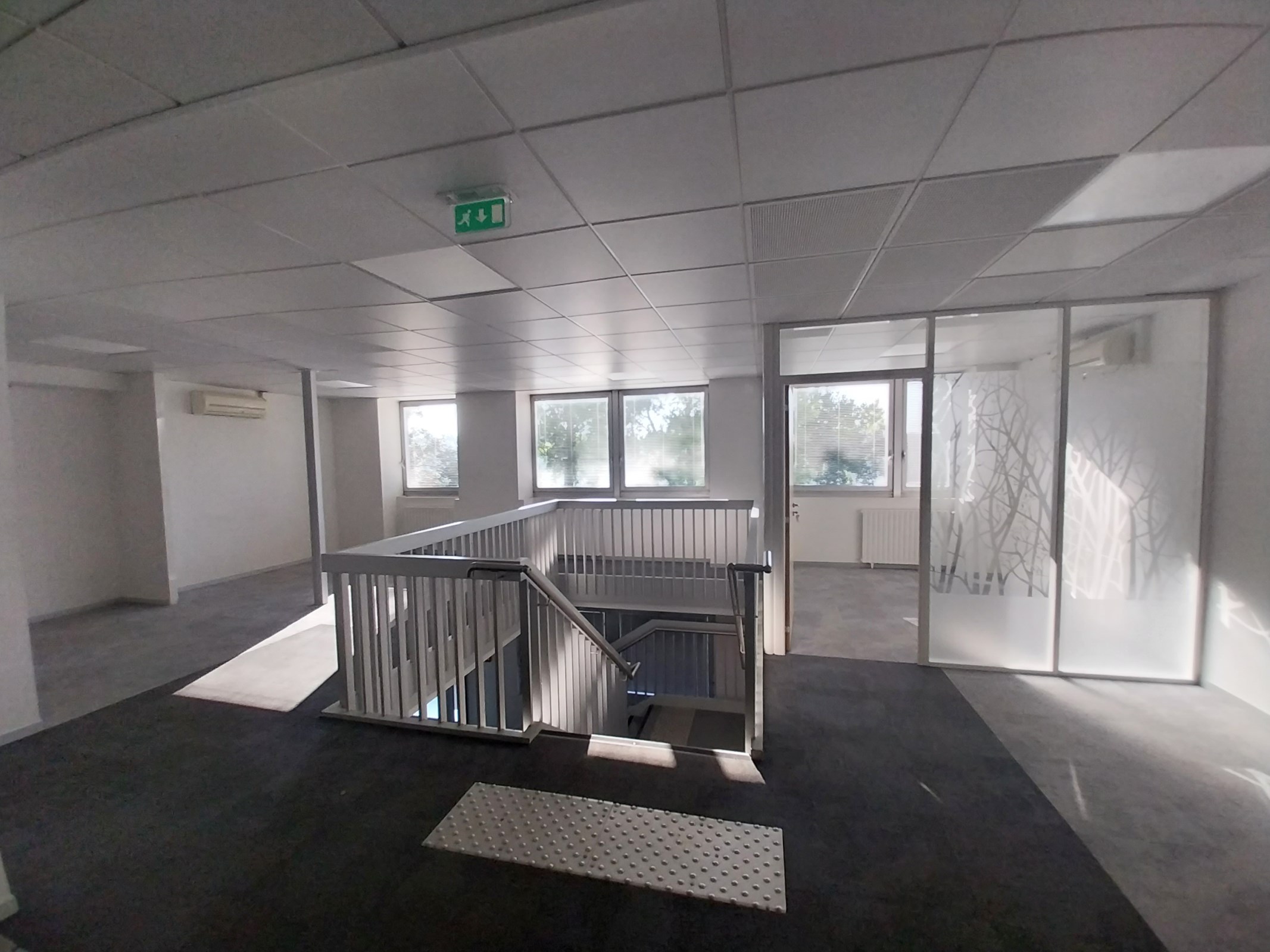 BUREAUX CENTRE VILLE (ILE DE NANTES) - 