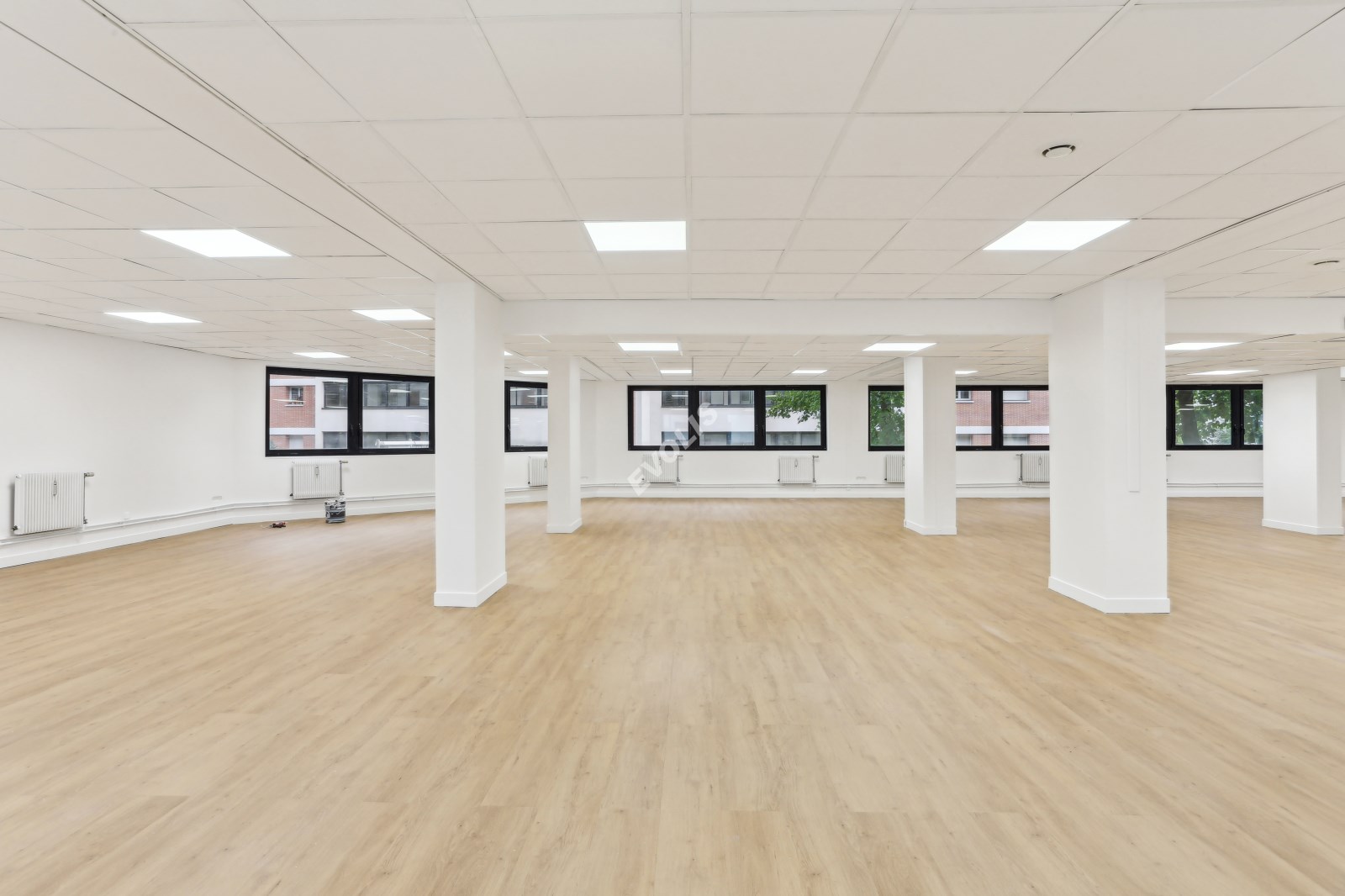 Différentes surfaces de bureaux à louer à Montreuil.