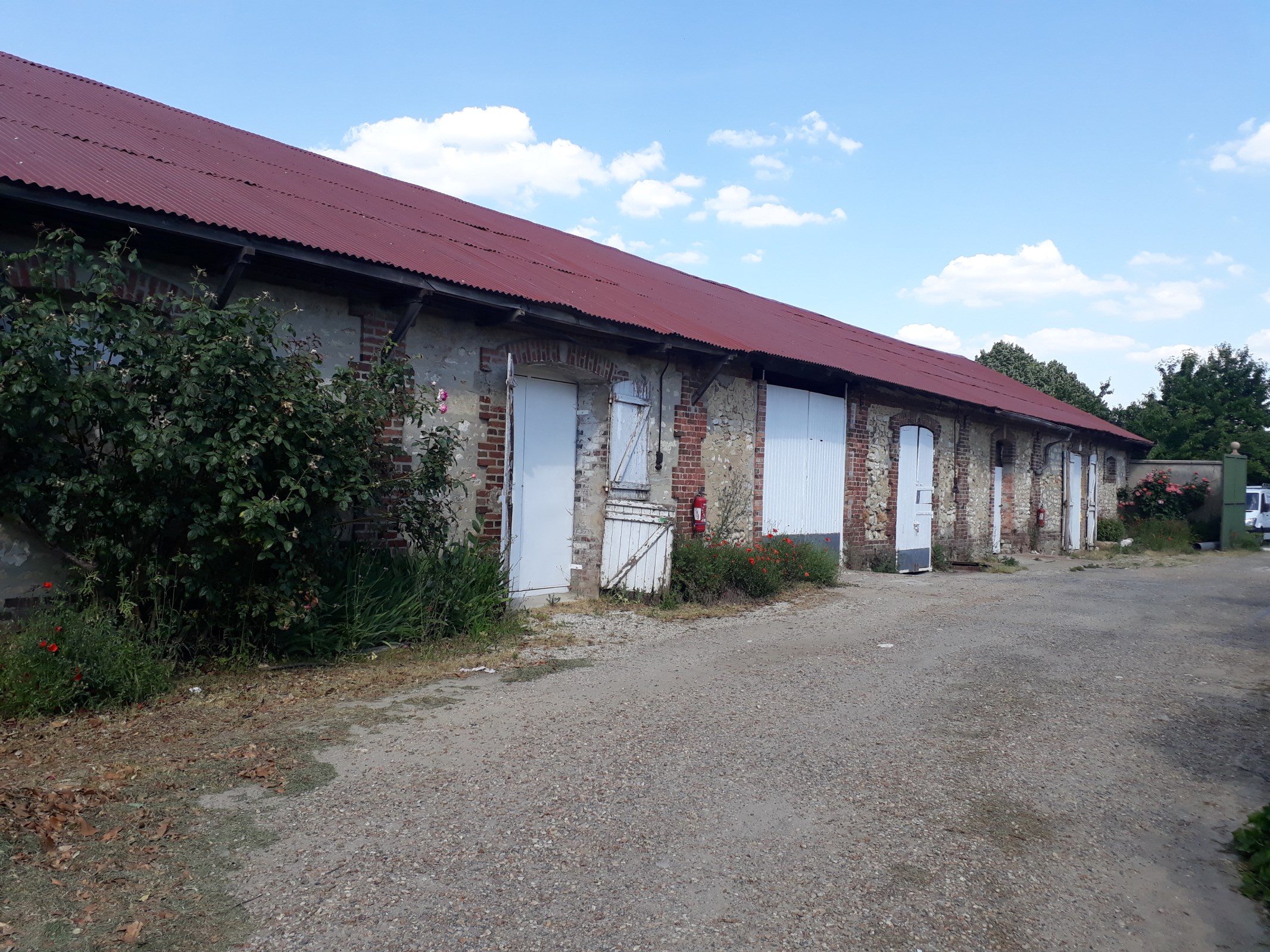 A louer Locaux d'activité Neauphle-le-Château