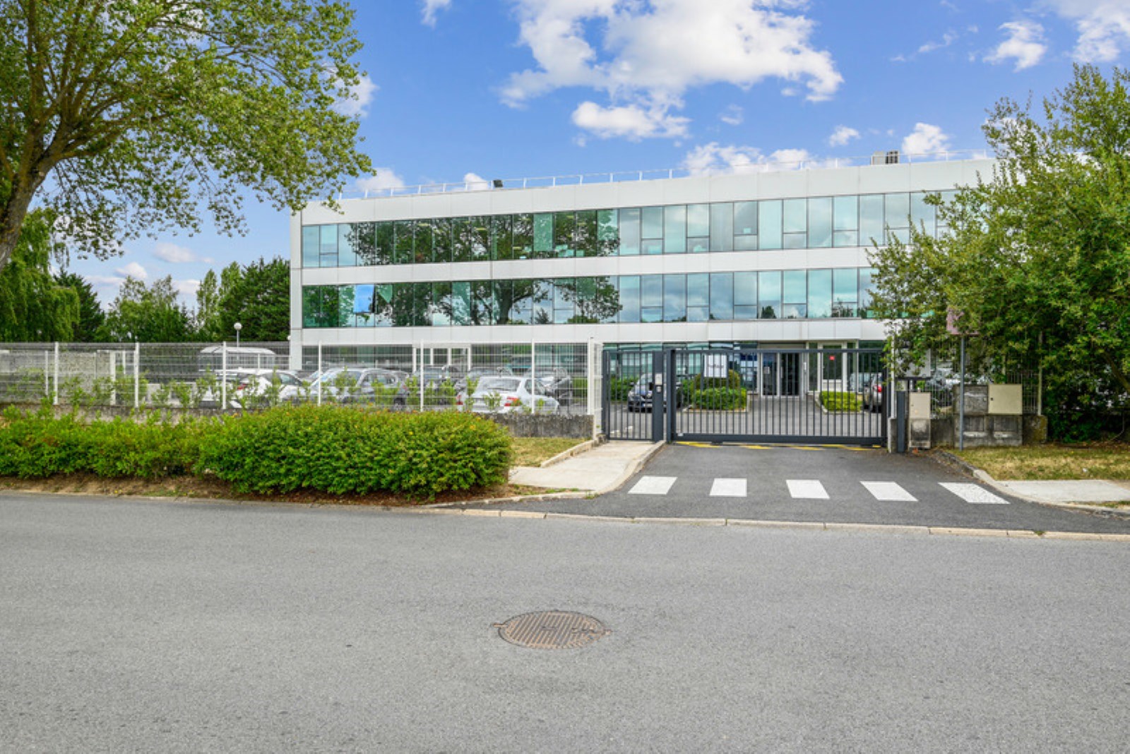 Bâtiment indépendant avec parkings - Immeuble indépendant rare sur le secteur!