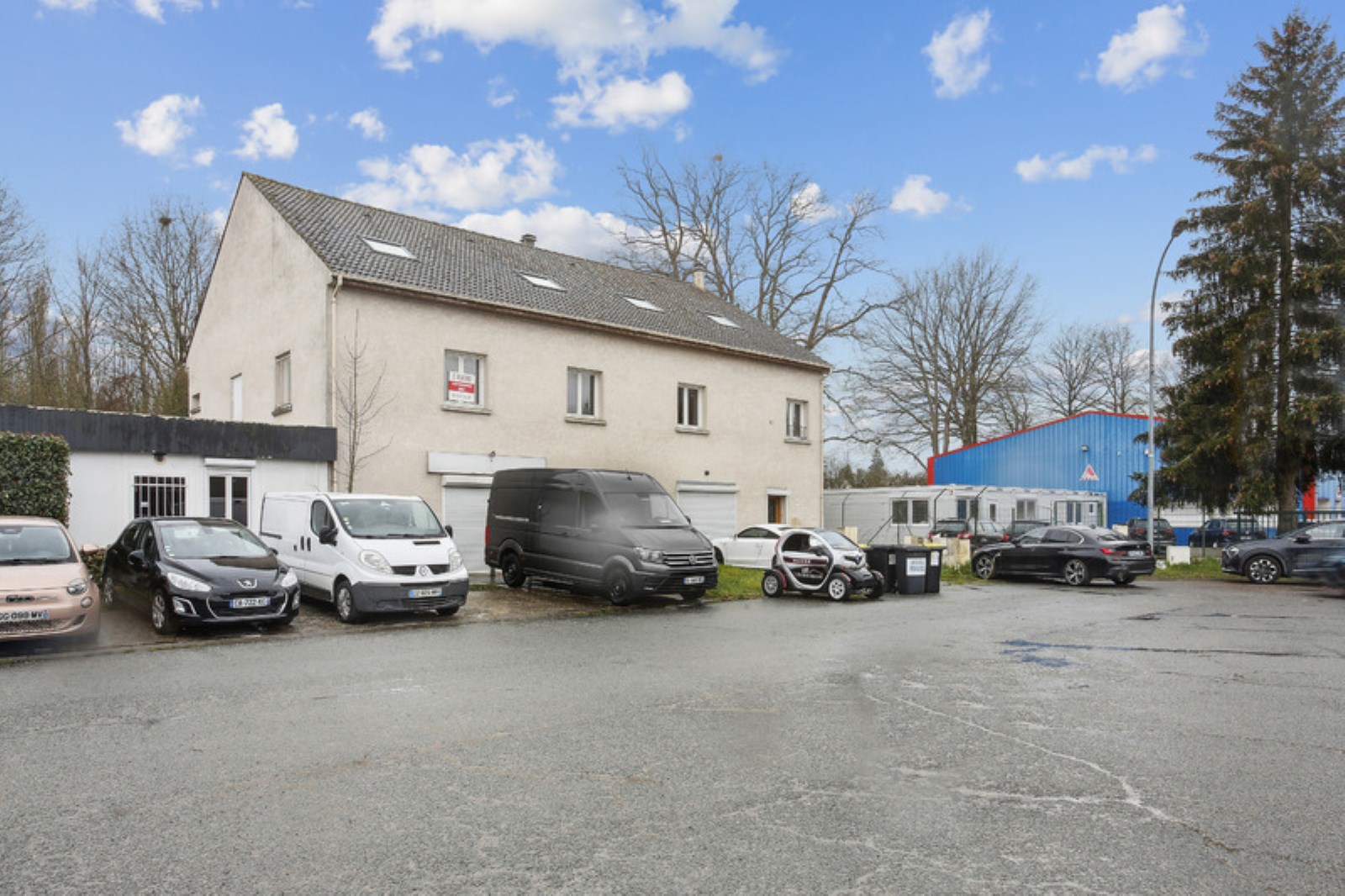 Bureaux à vendre, possibilité de diviser - Bureaux à vendre dans un immeuble indépendant