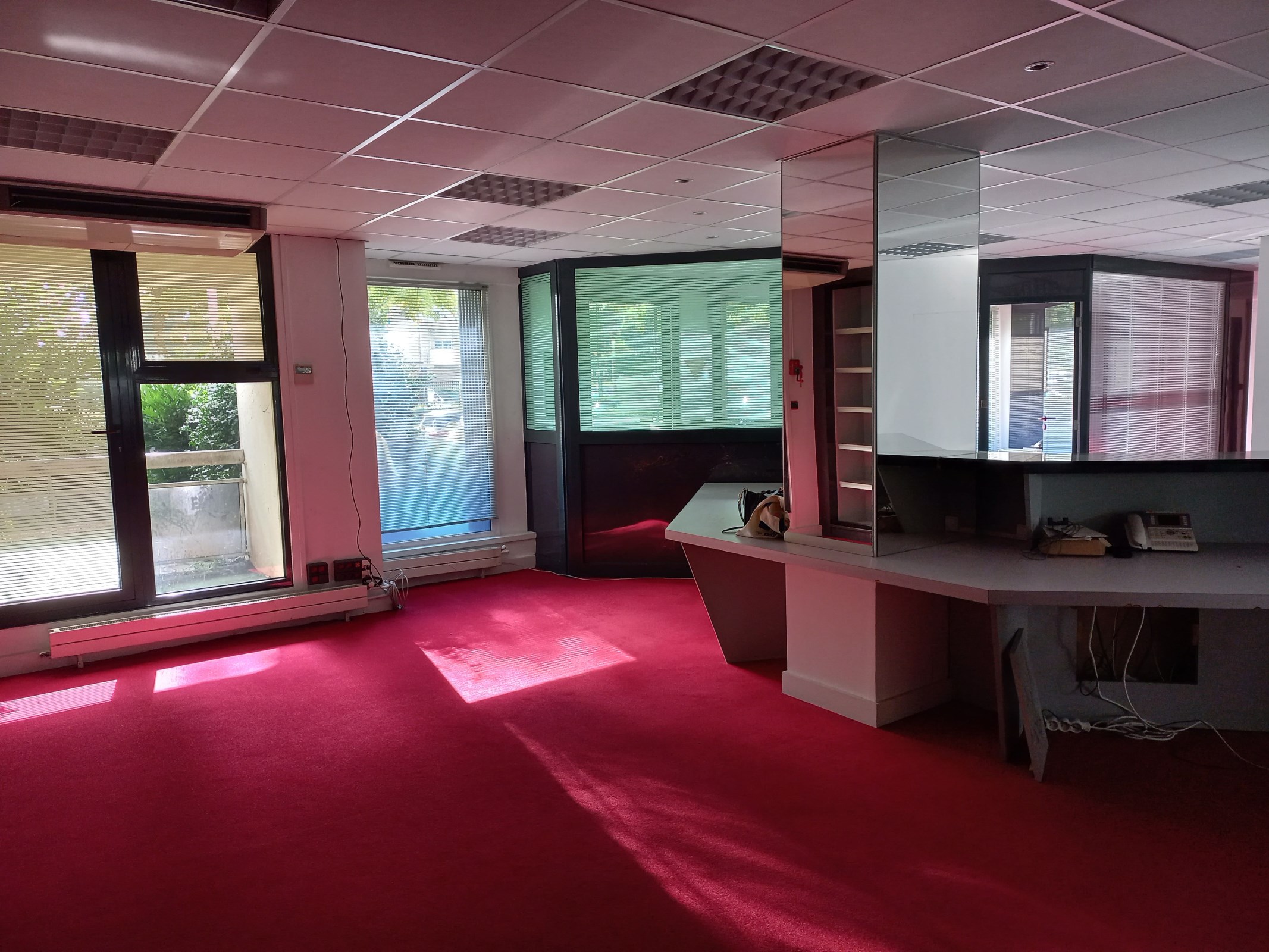 BUREAUX VISIBLES SUR GRAND AXE - 