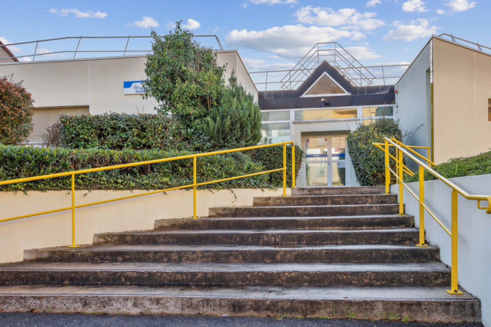 Bâtiment indépendant, RER à proximité - 