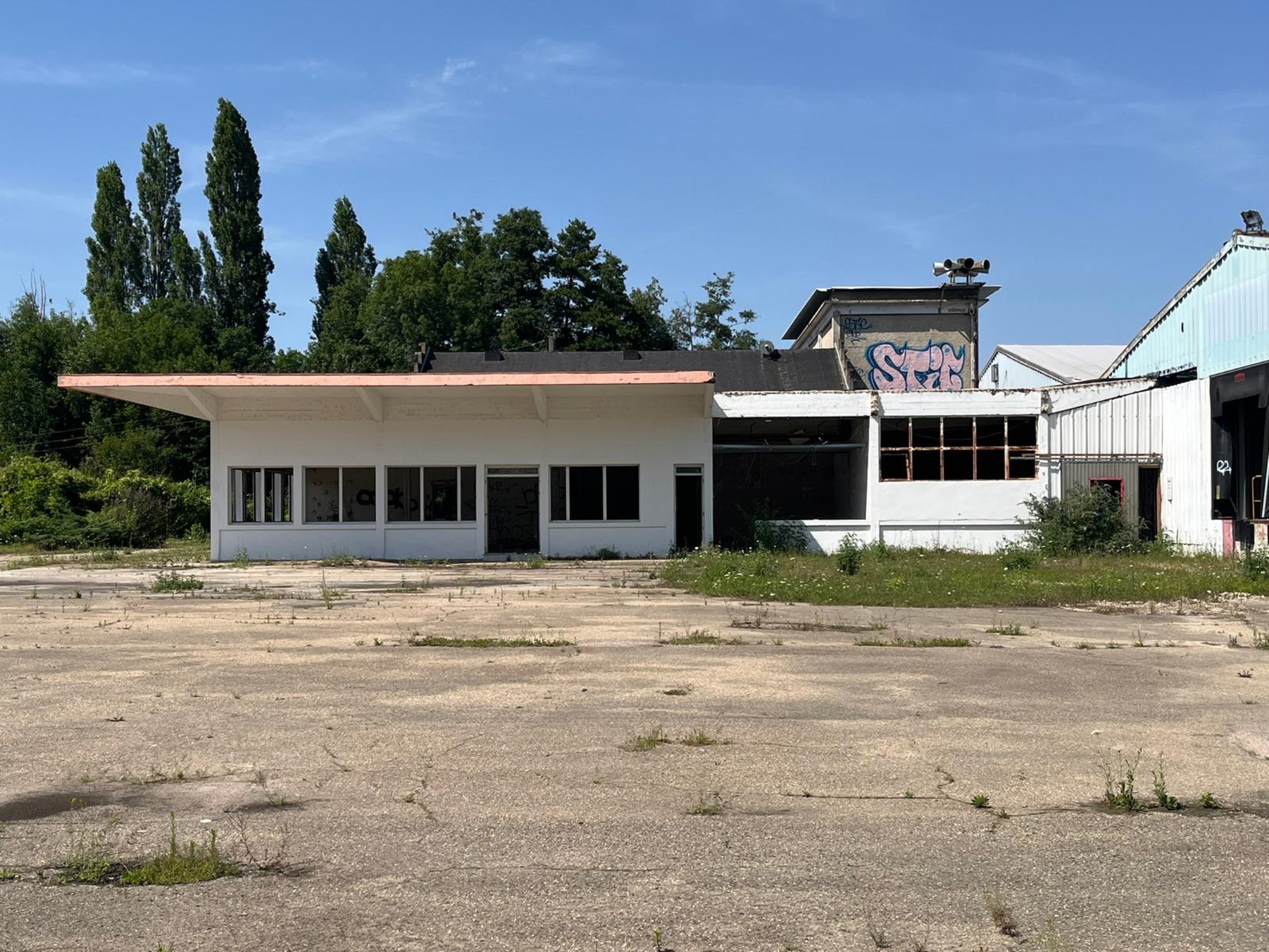 A vendre Locaux d'activité Bennecourt