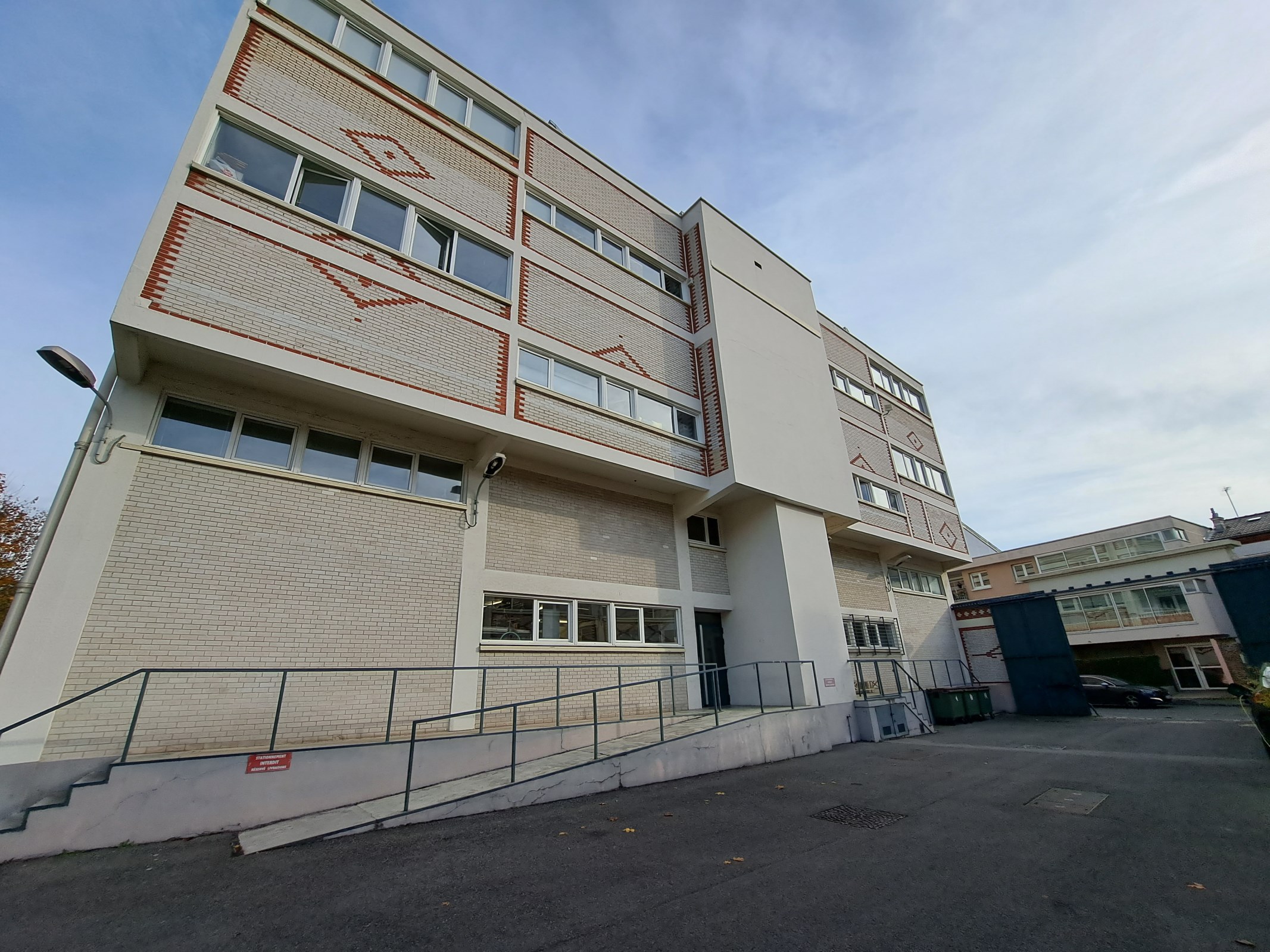 Surfaces de bureaux proche Croix de Chavaux à Montreuil.