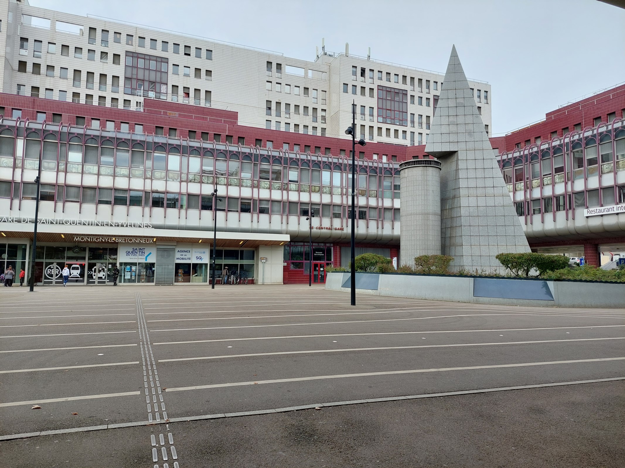 GARE RER ET SNCF DE ST QUENTIN - 