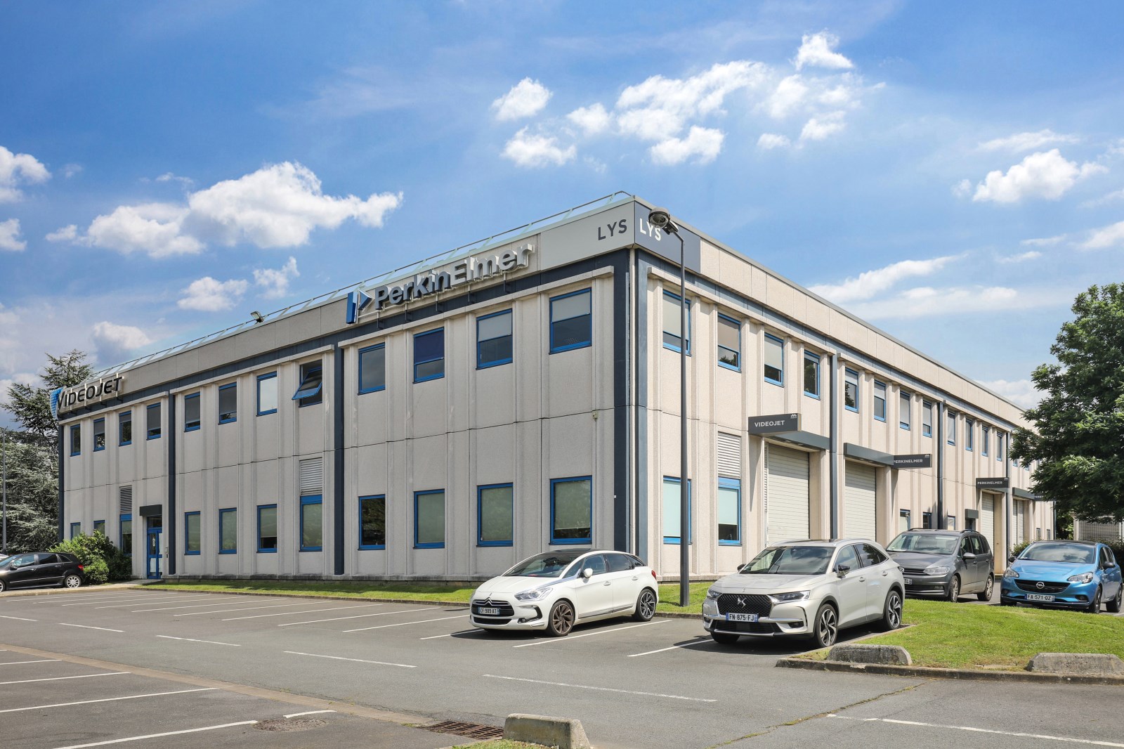 Locaux d'activités avec bureaux  - Locaux d'activités avec bureaux dans un parc clos et sécurisé