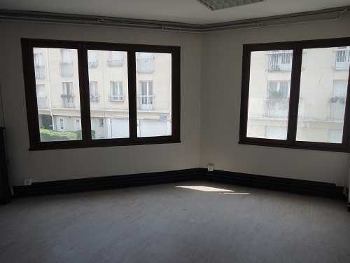 Photo du bien : à Vendre ou à Louer Bureaux 93200 SAINT DENIS offre 470858