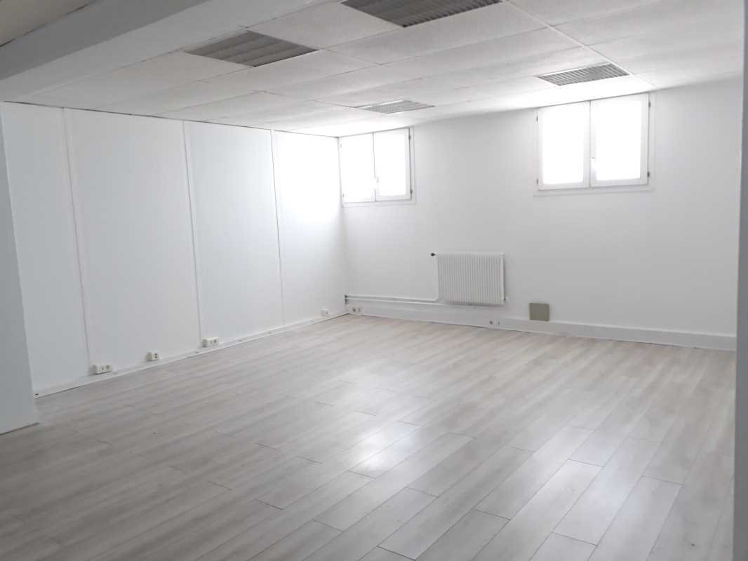 Photo du bien : à Louer Activités et Bureaux 93330 NEUILLY SUR MARNE offre 478399