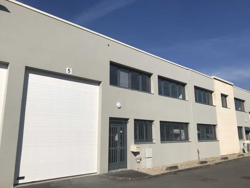 Photo du bien : à Louer Locaux d'activité 77184 EMERAINVILLE offre 488036