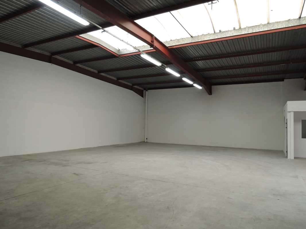 Photo du bien : à Louer Locaux d'activité 77176 SAVIGNY LE TEMPLE offre 518152
