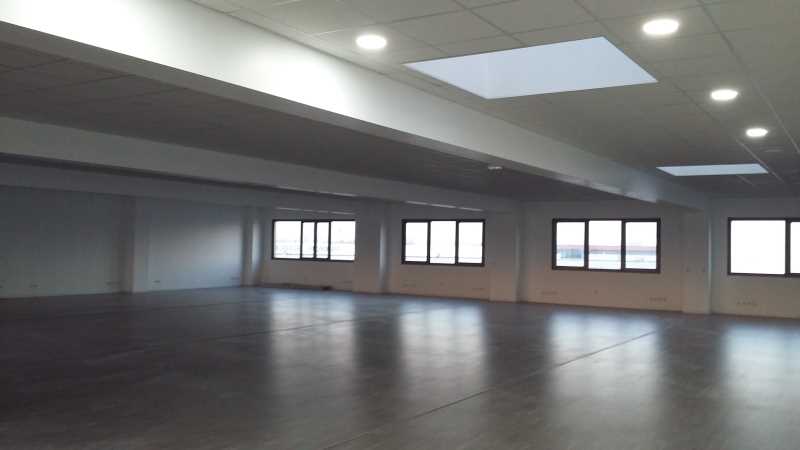 Photo du bien : à Louer Activités et Bureaux 92390 VILLENEUVE LA GARENNE offre (...)