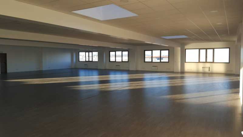 Photo du bien : à Louer Bureaux et Activités 92390 VILLENEUVE LA GARENNE offre (...)