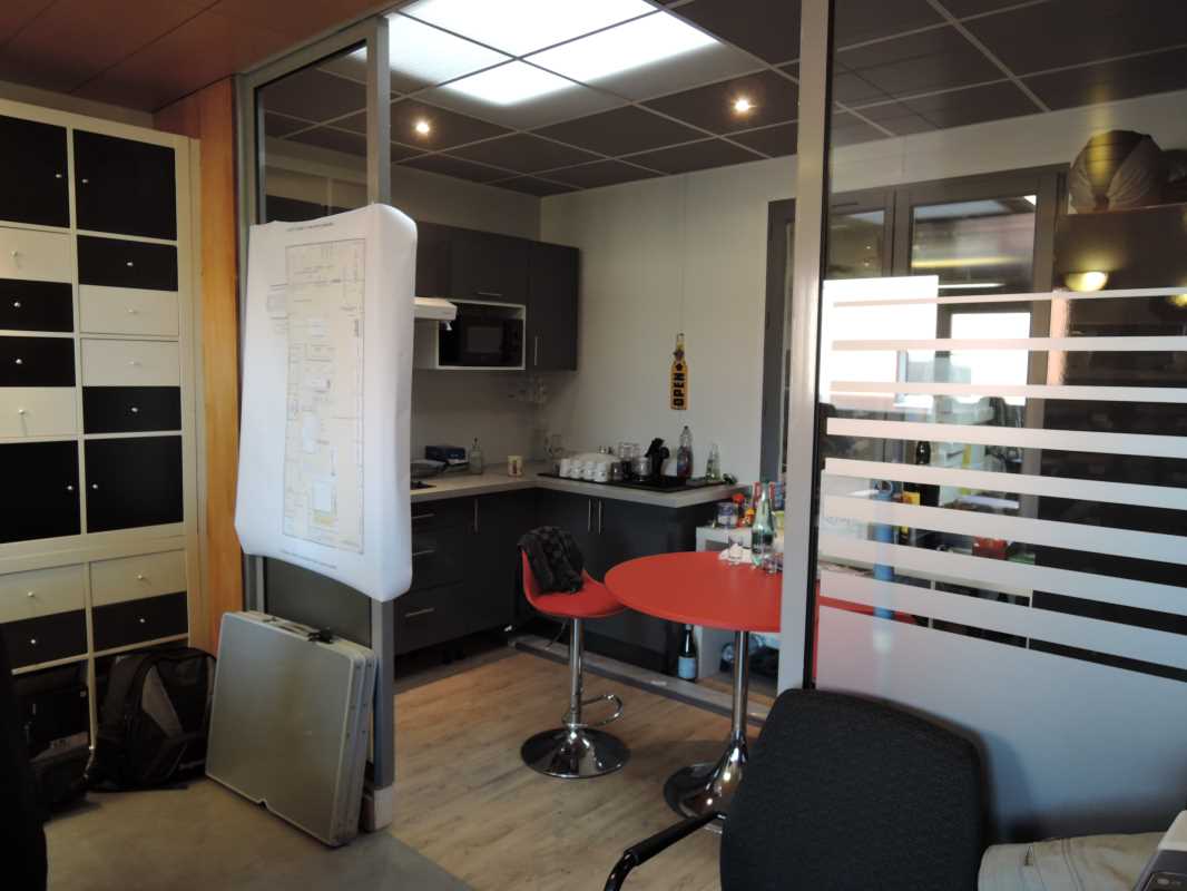 Photo du bien : à Vendre Locaux d'activité 77330 OZOIR LA FERRIERE offre 609004