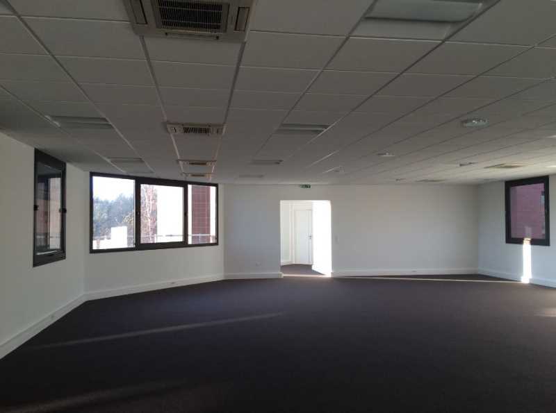 Photo du bien : à Vendre Bureaux 78180 MONTIGNY LE BRETONNEUX offre 611873