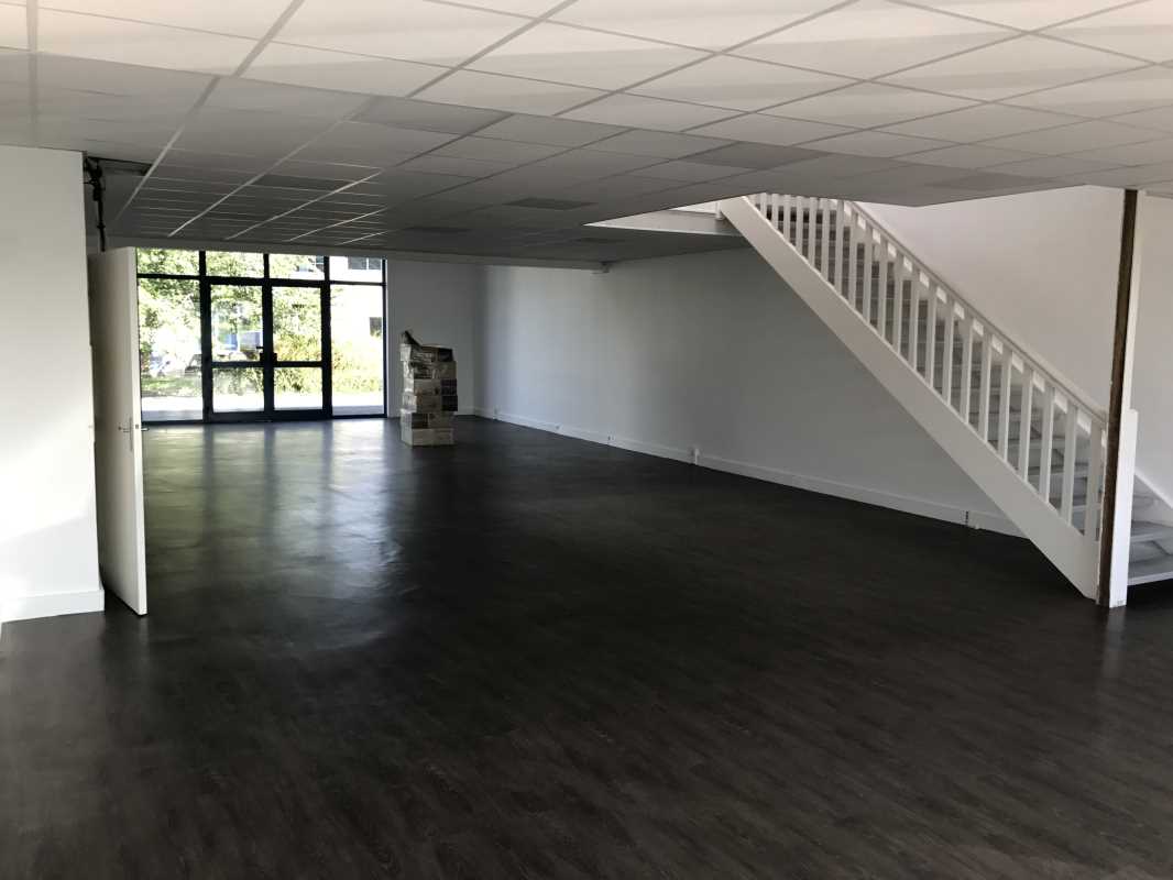 Photo du bien : à Vendre Activités et Bureaux 77183 CROISSY BEAUBOURG offre 614905