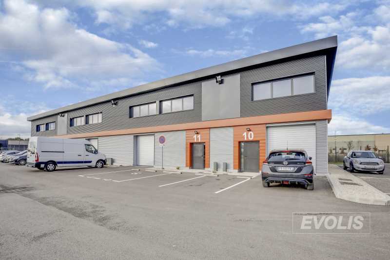 Photo du bien : à Vendre ou à Louer Locaux d'activité 91540 MENNECY offre (...)