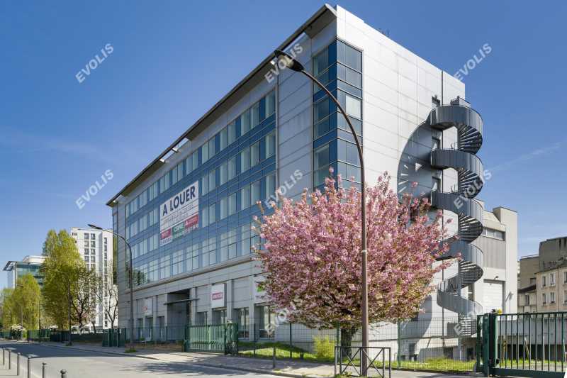 Photo du bien : à Louer Activités et Bureaux 94200 IVRY SUR SEINE offre 659130
