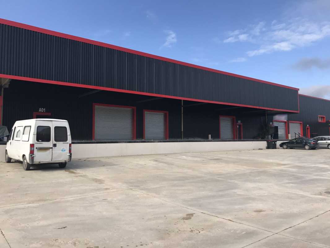 Photo du bien : à Vendre ou à Louer Locaux d'activité 77390 GUIGNES offre (...)