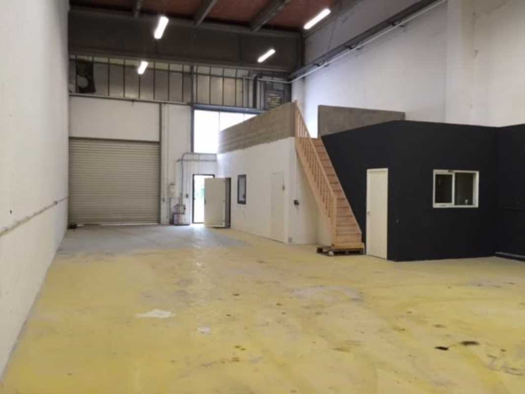 Photo du bien : à Louer Locaux d'activité 95310 SAINT OUEN L'AUMONE offre (...)