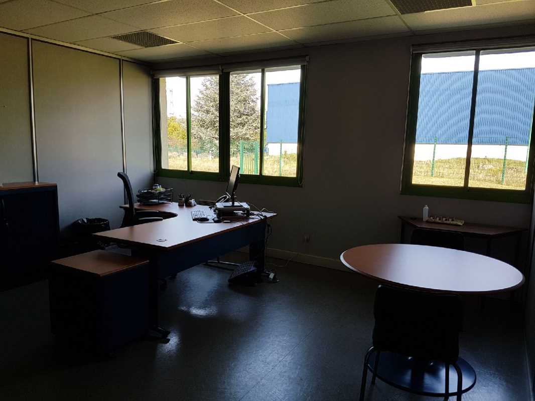 Photo du bien : à Vendre ou à Louer Bureaux 95310 SAINT OUEN L'AUMONE offre (...)