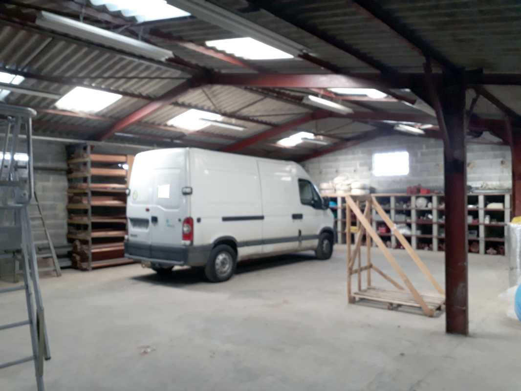 Photo du bien : à Vendre ou à Louer Locaux d'activité 77610 FONTENAY TRESIGNY offre (...)