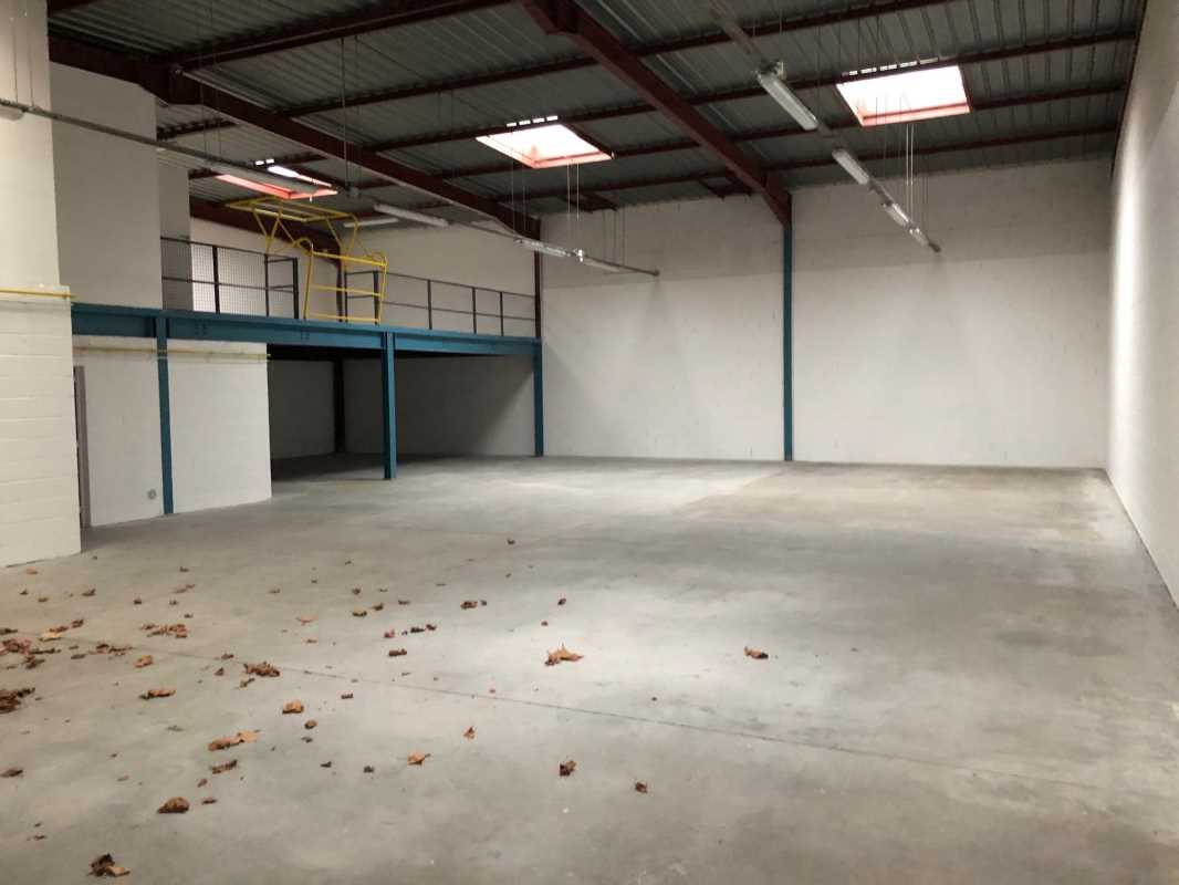 Photo du bien : à Louer Entrepôt et Locaux d'activité 77165 SAINT SOUPPLETS offre (...)