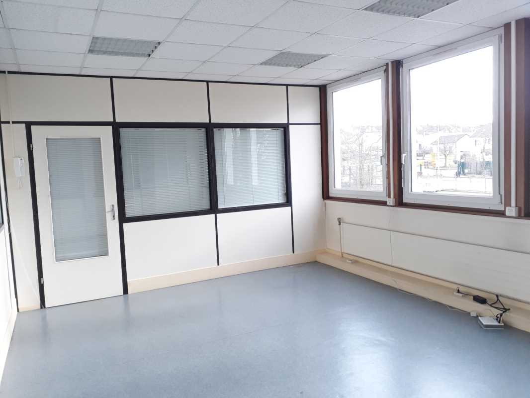 Photo du bien : à Louer Activités et Bureaux 93250 VILLEMOMBLE offre 700737