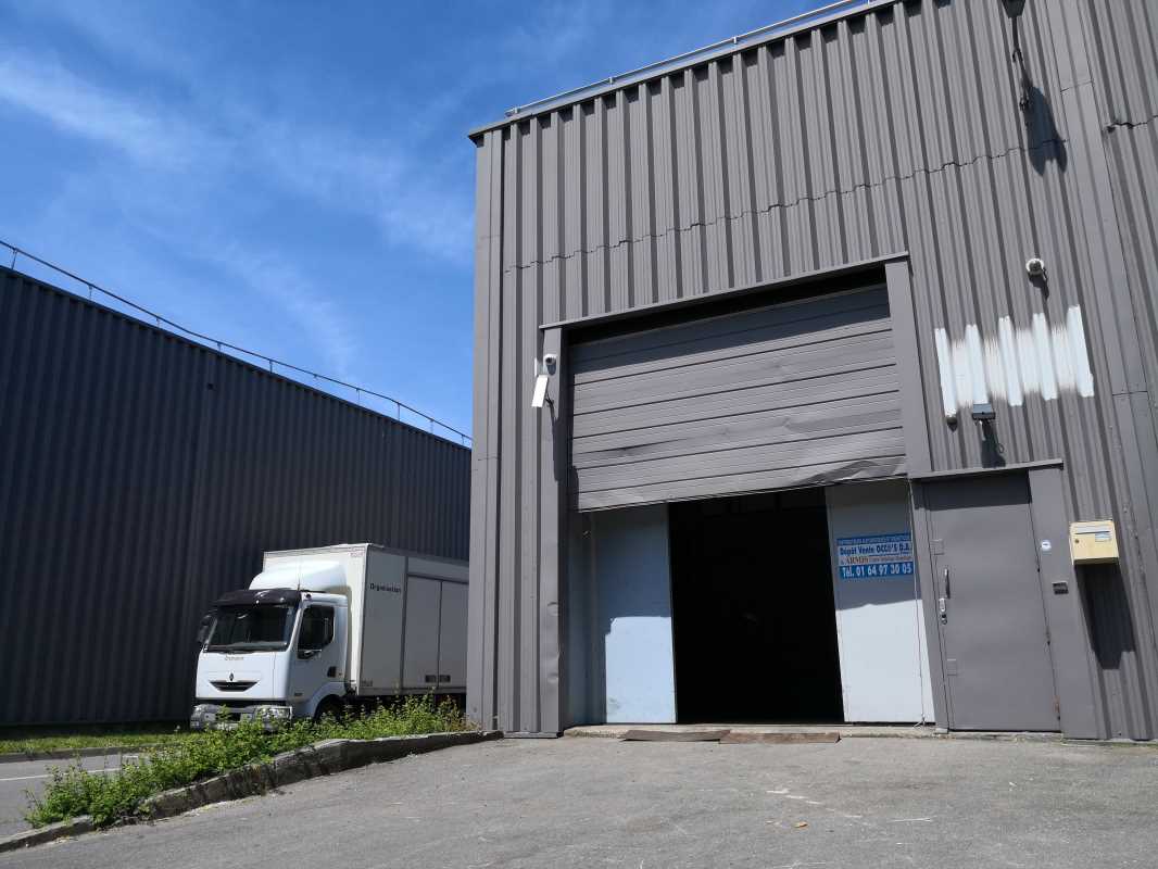Photo du bien : à Vendre Entrepôt et Locaux d'activité 91070 BONDOUFLE offre (...)