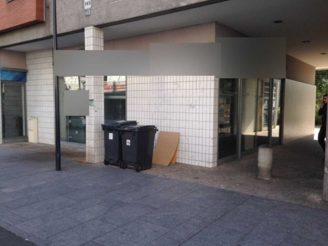 Photo du bien : à Vendre ou à Louer Locaux commerciaux 93200 SAINT DENIS offre (...)