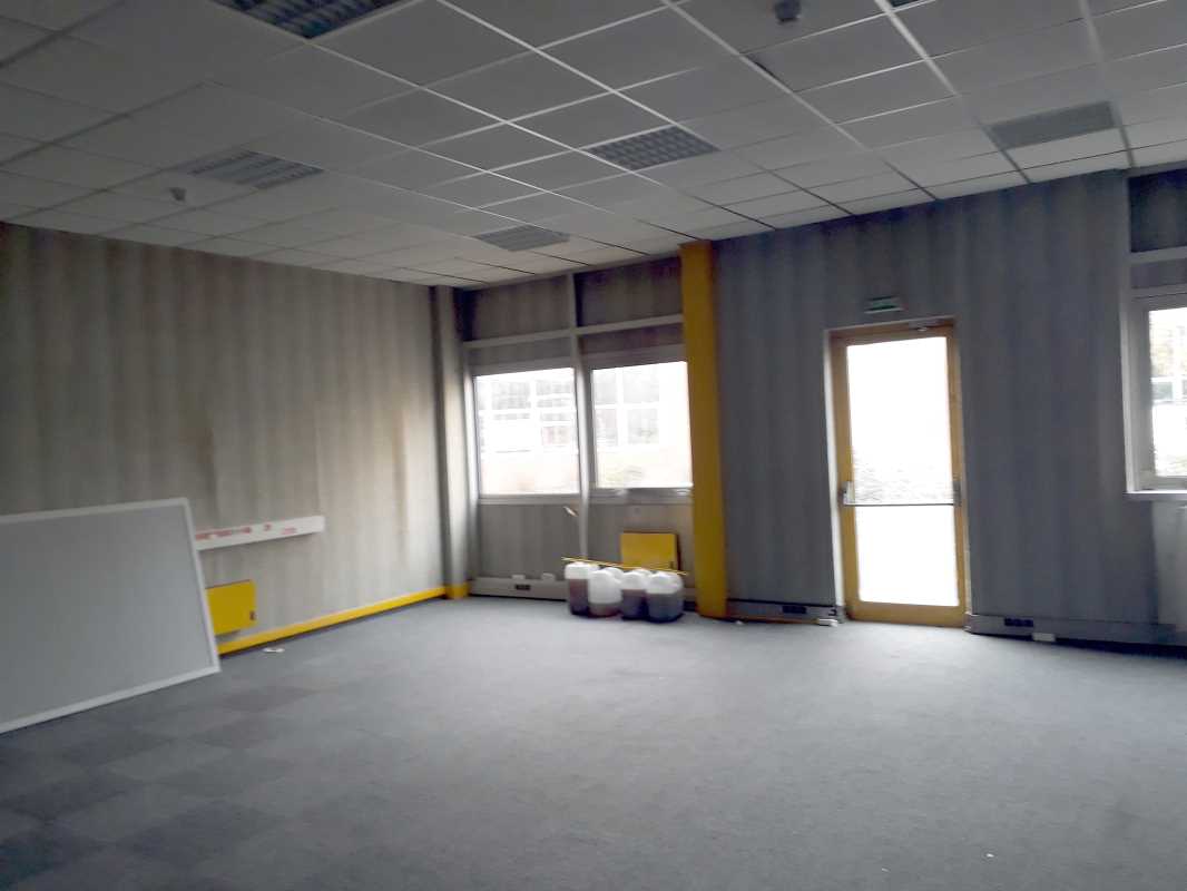 Photo du bien : à Louer Locaux d'activité 91940 LES ULIS offre 742518