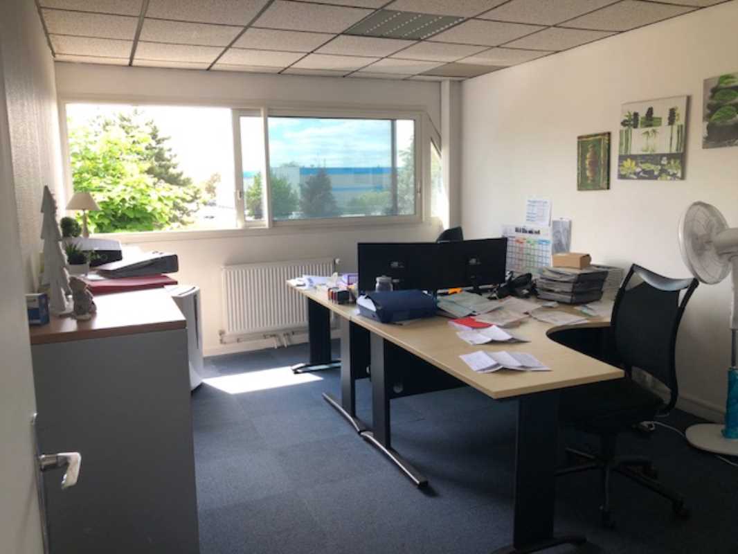 Photo du bien : à Louer Activités et Bureaux 95310 SAINT OUEN L'AUMONE offre (...)